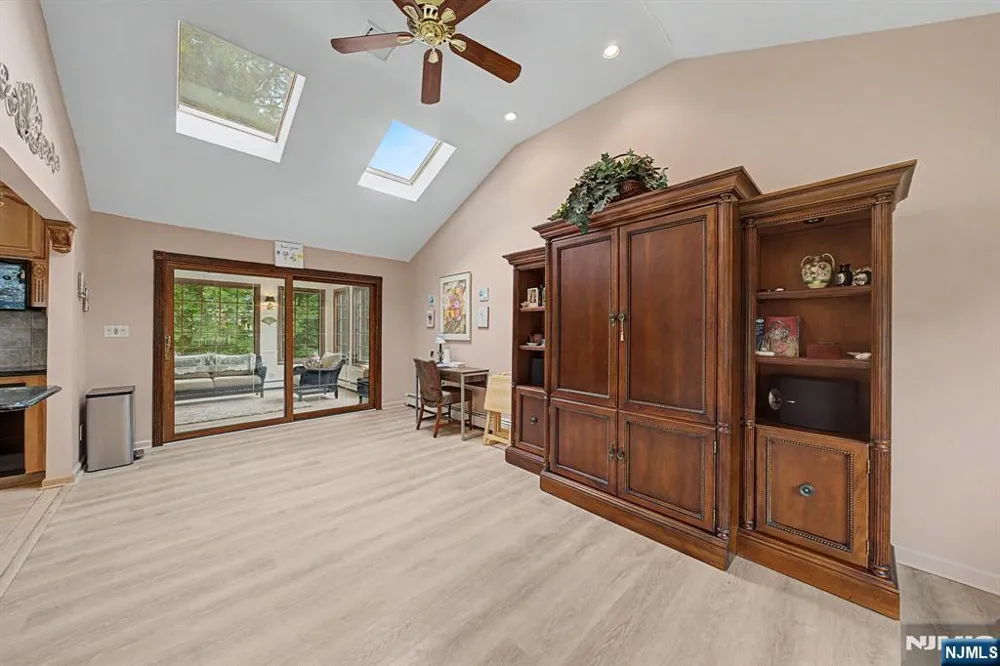 34 Cavell Place Caldwell, NJ 07006