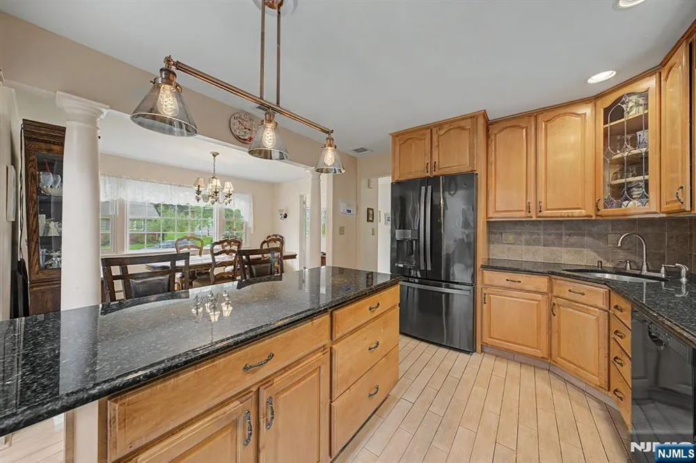 34 Cavell Place Caldwell, NJ 07006