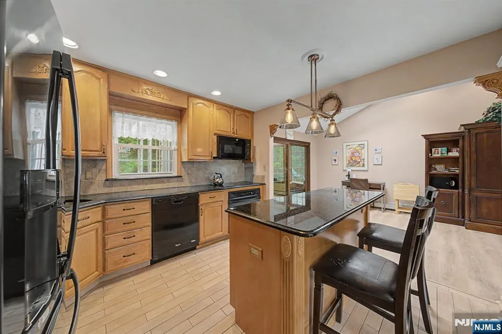 34 Cavell Place Caldwell, NJ 07006