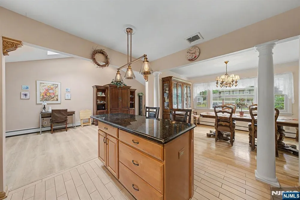 34 Cavell Place Caldwell, NJ 07006