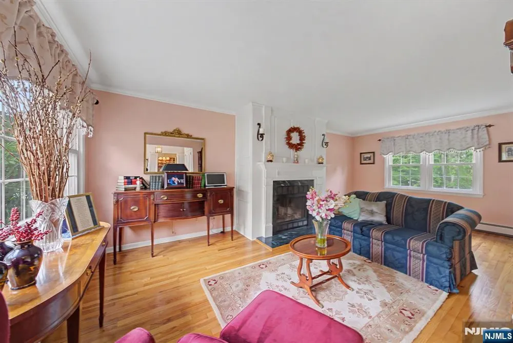 34 Cavell Place Caldwell, NJ 07006