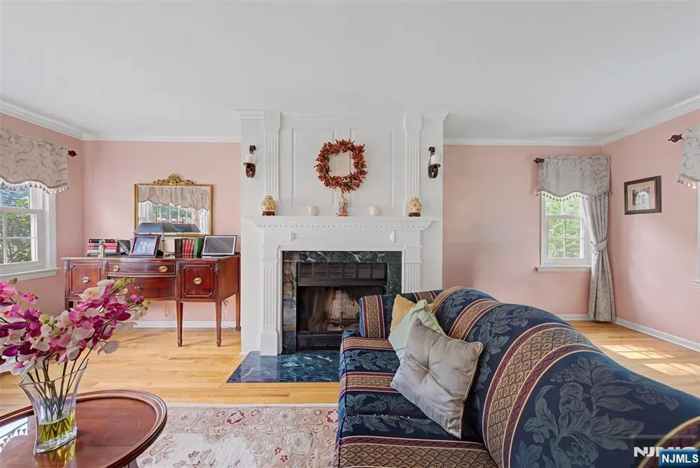 34 Cavell Place Caldwell, NJ 07006