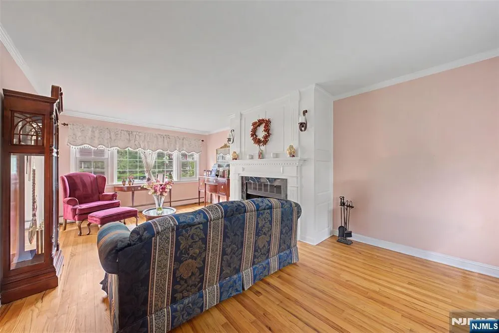 34 Cavell Place Caldwell, NJ 07006
