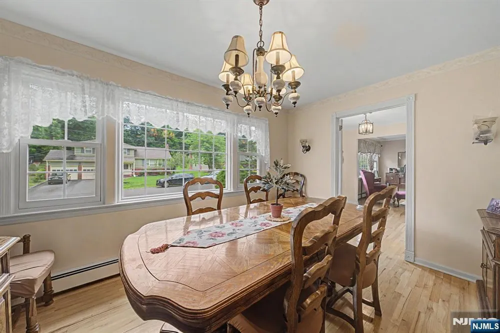 34 Cavell Place Caldwell, NJ 07006