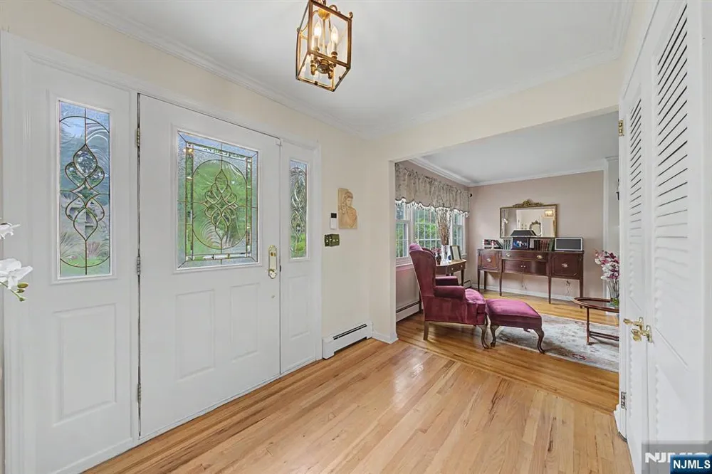 34 Cavell Place Caldwell, NJ 07006