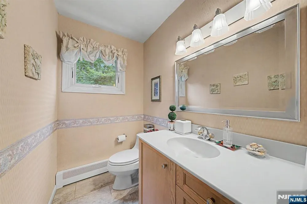 34 Cavell Place Caldwell, NJ 07006