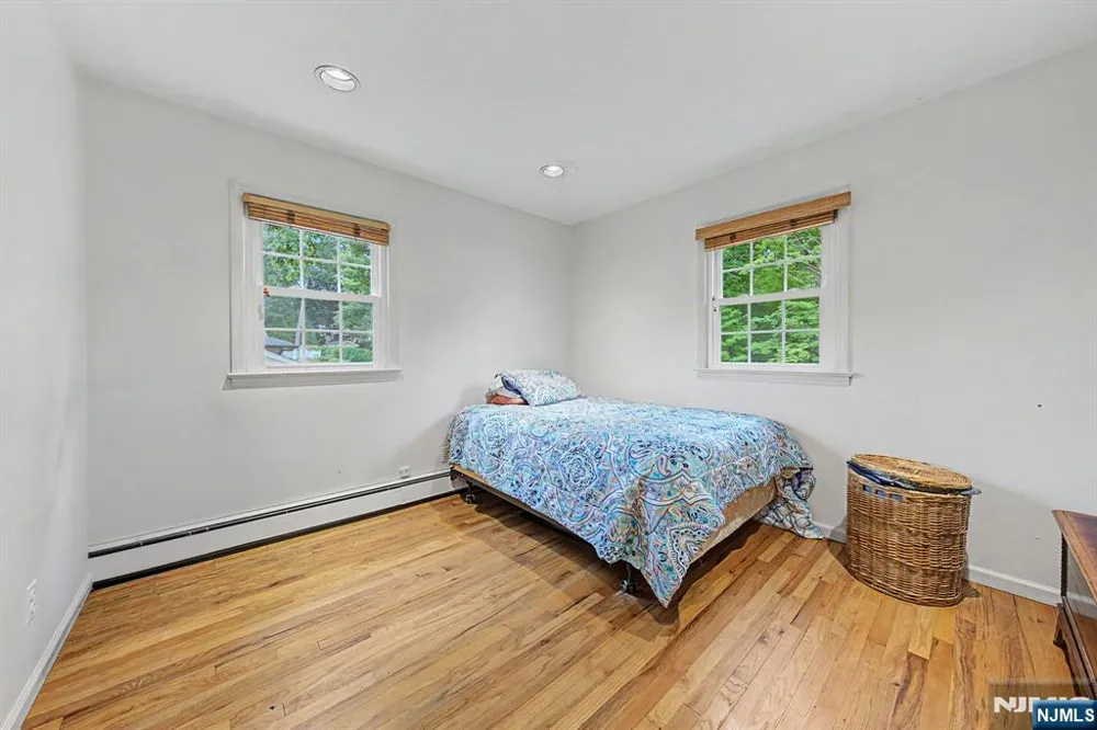 34 Cavell Place Caldwell, NJ 07006