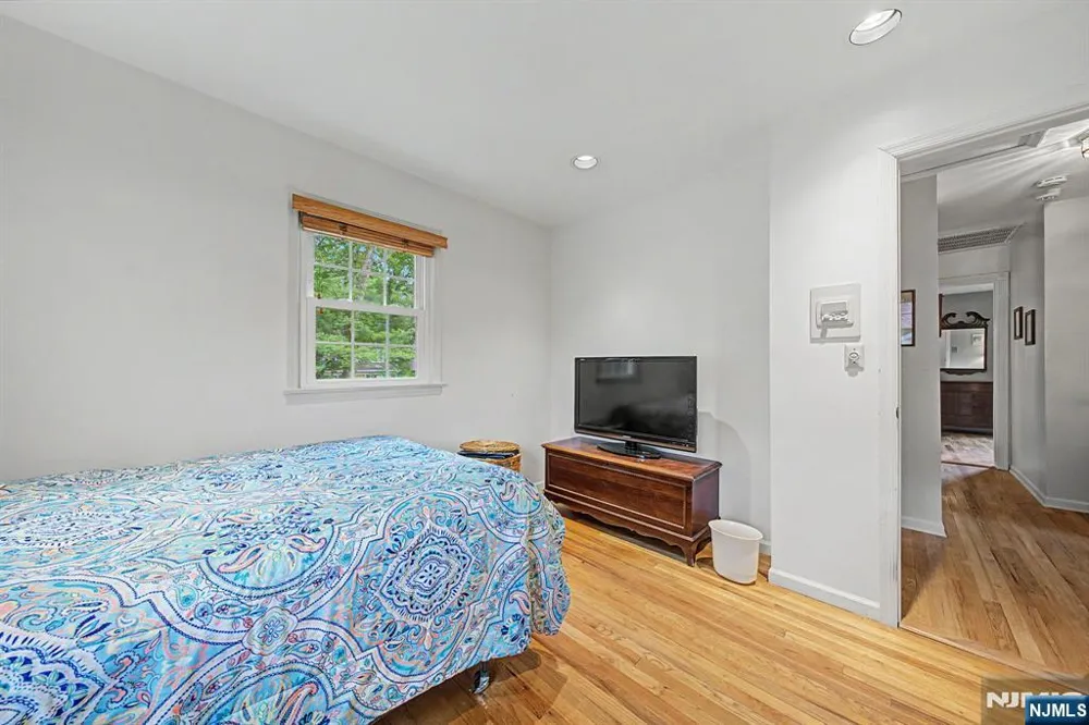 34 Cavell Place Caldwell, NJ 07006
