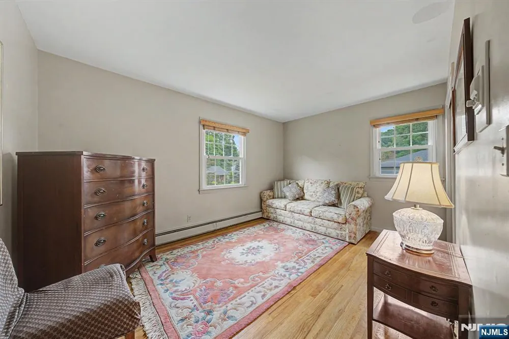 34 Cavell Place Caldwell, NJ 07006