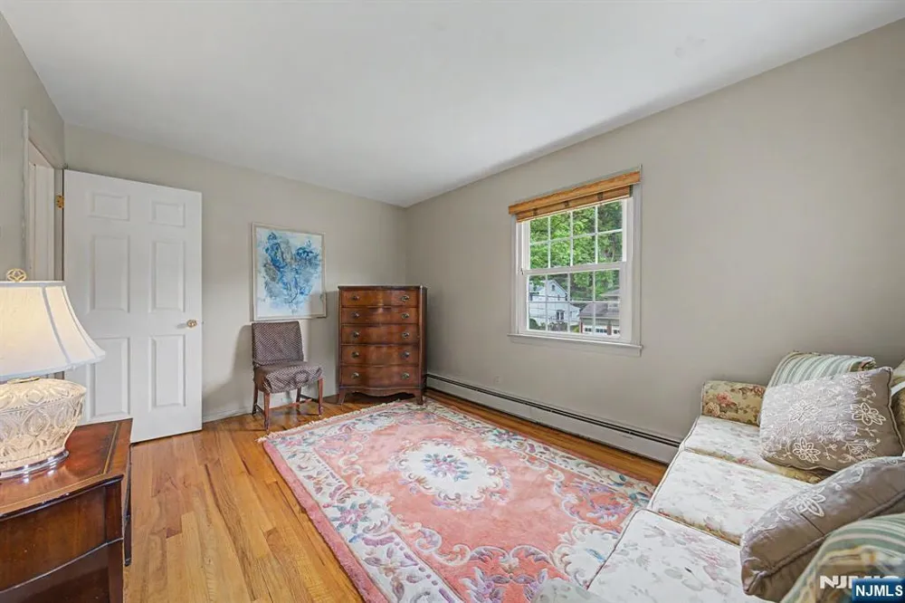 34 Cavell Place Caldwell, NJ 07006