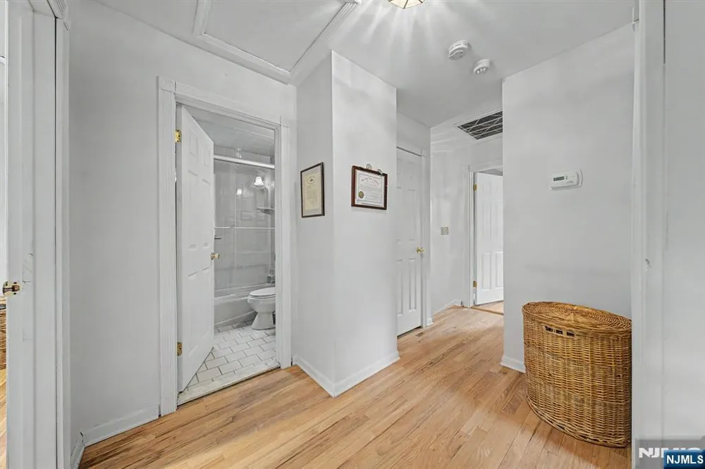 34 Cavell Place Caldwell, NJ 07006