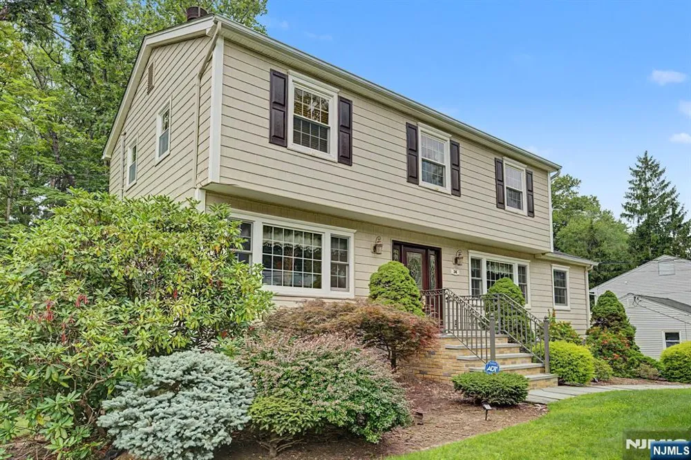 34 Cavell Place Caldwell, NJ 07006