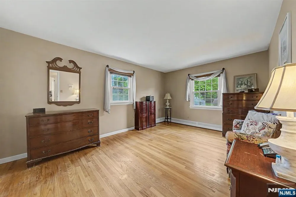 34 Cavell Place Caldwell, NJ 07006