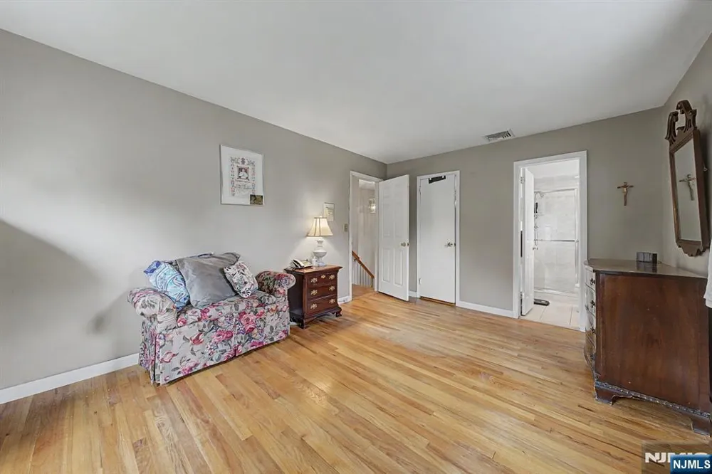 34 Cavell Place Caldwell, NJ 07006
