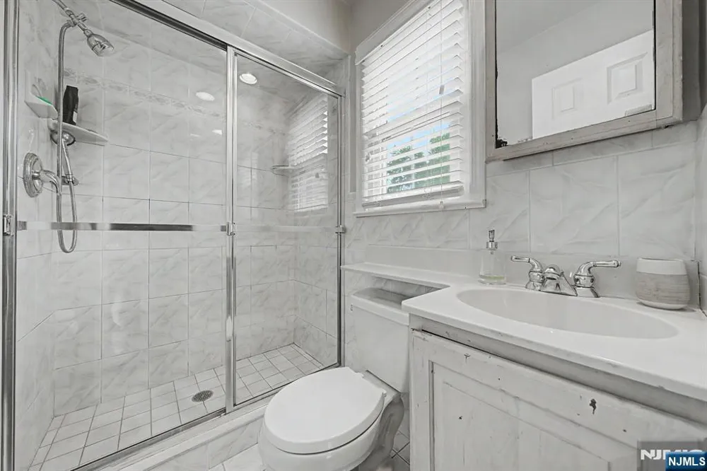 34 Cavell Place Caldwell, NJ 07006