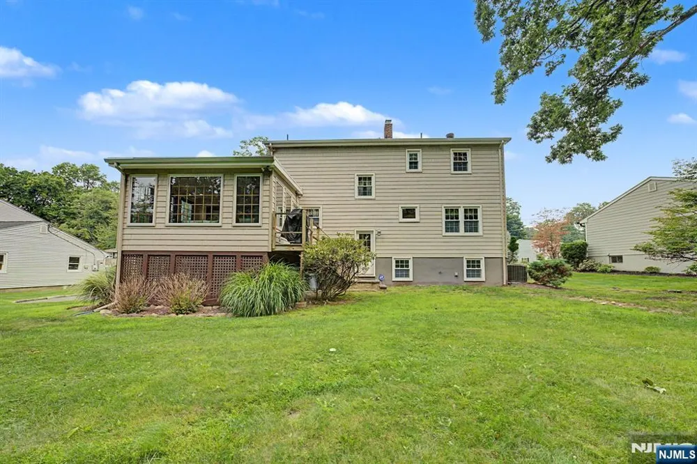 34 Cavell Place Caldwell, NJ 07006