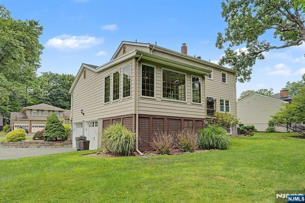 34 Cavell Place Caldwell, NJ 07006