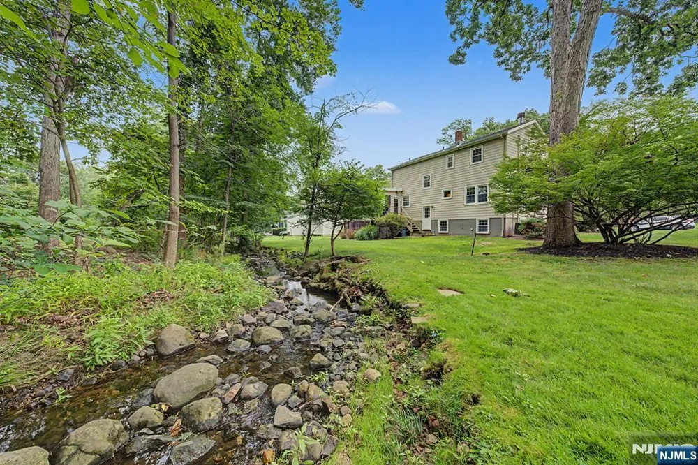 34 Cavell Place Caldwell, NJ 07006