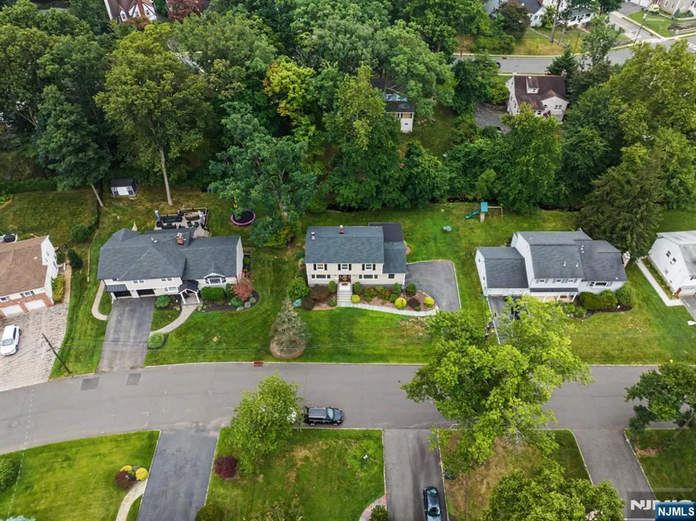 34 Cavell Place Caldwell, NJ 07006