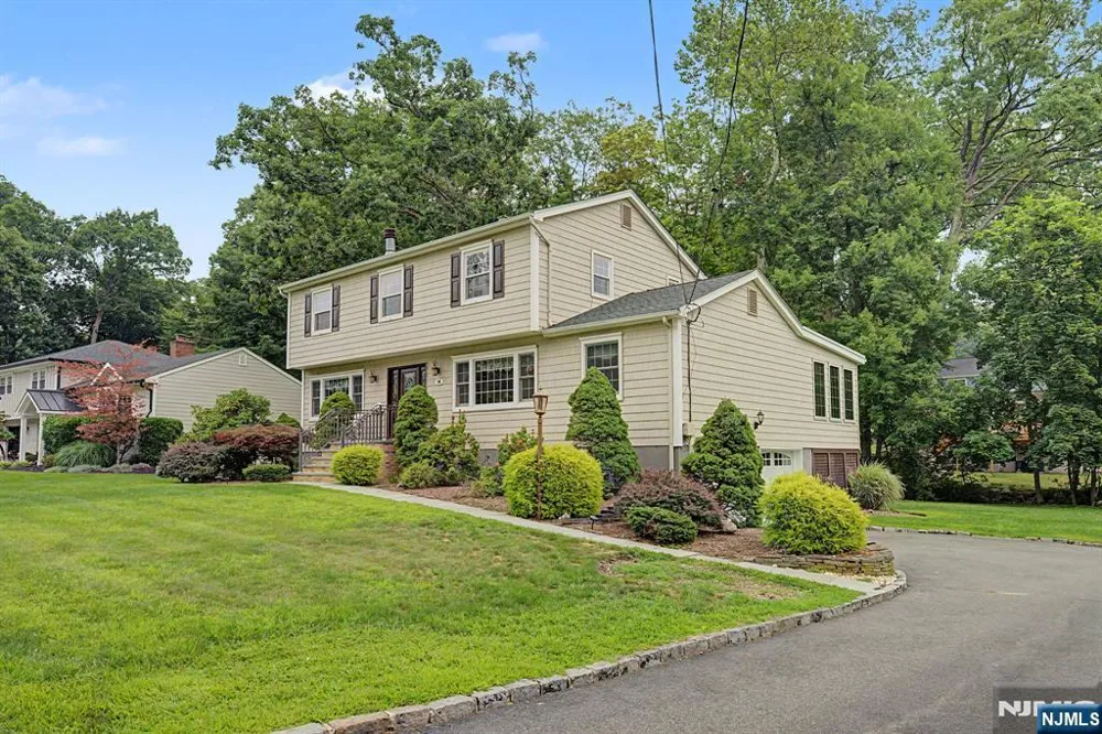 34 Cavell Place Caldwell, NJ 07006