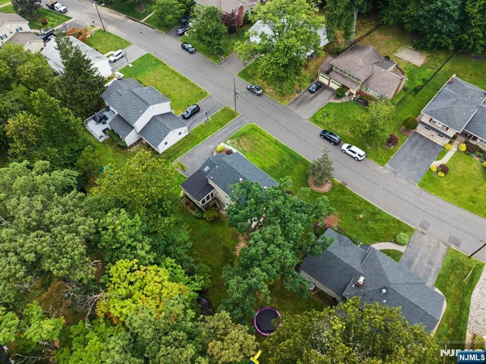 34 Cavell Place Caldwell, NJ 07006