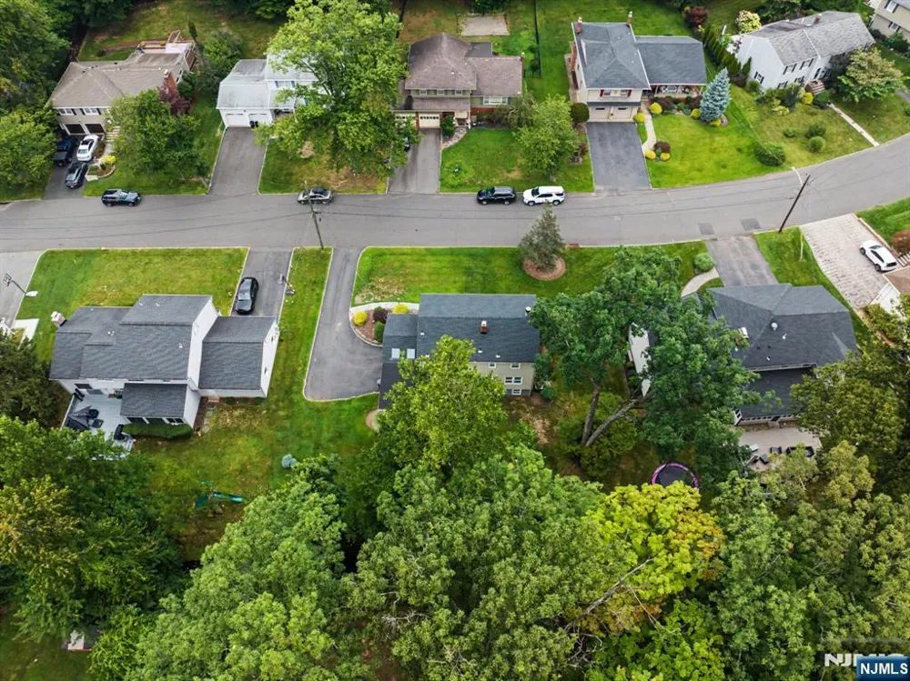 34 Cavell Place Caldwell, NJ 07006