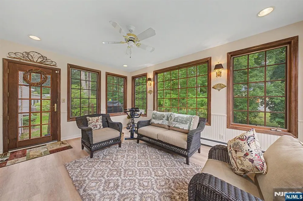 34 Cavell Place Caldwell, NJ 07006