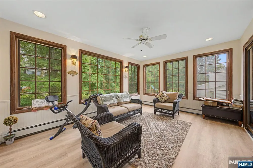 34 Cavell Place Caldwell, NJ 07006