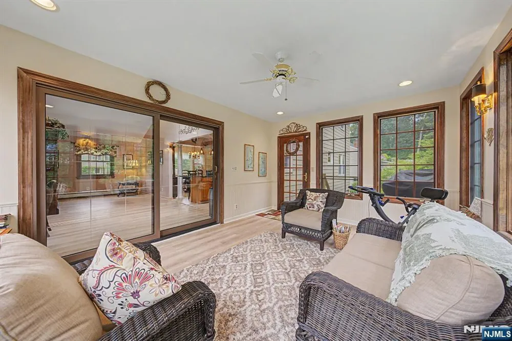 34 Cavell Place Caldwell, NJ 07006