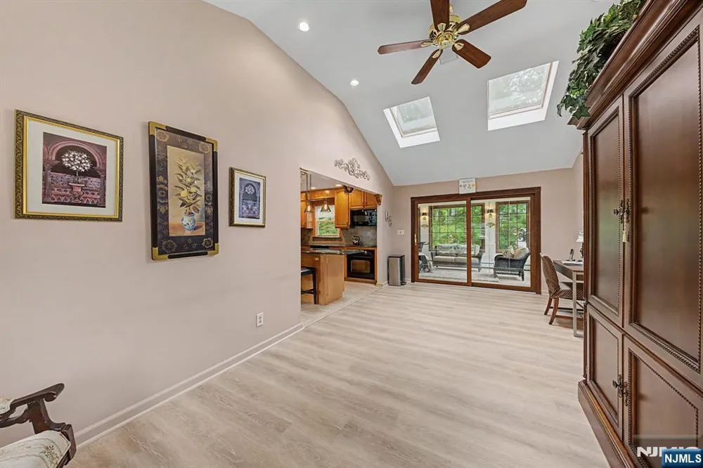 34 Cavell Place Caldwell, NJ 07006