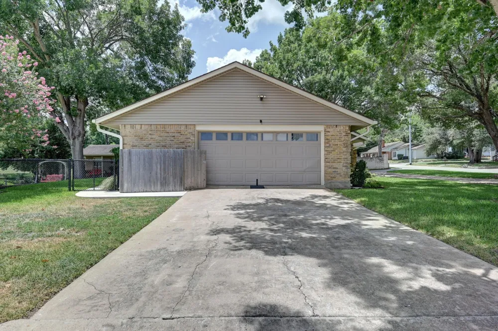 204 E Stone Street Brenham, TX 77833