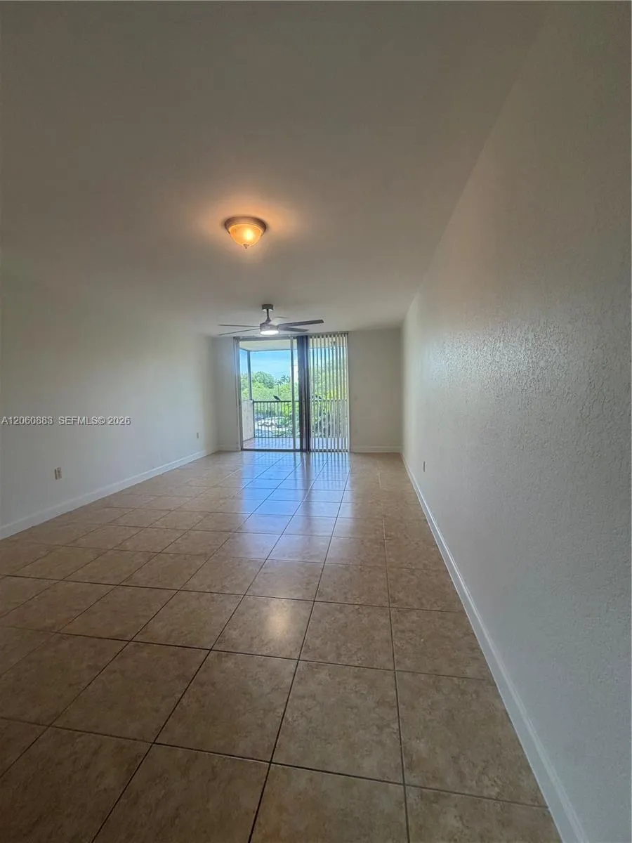 8205 Lake Dr #306 Doral, FL 33166