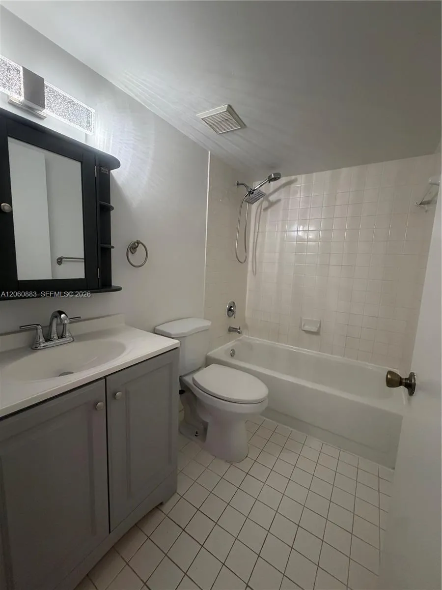 8205 Lake Dr #306 Doral, FL 33166