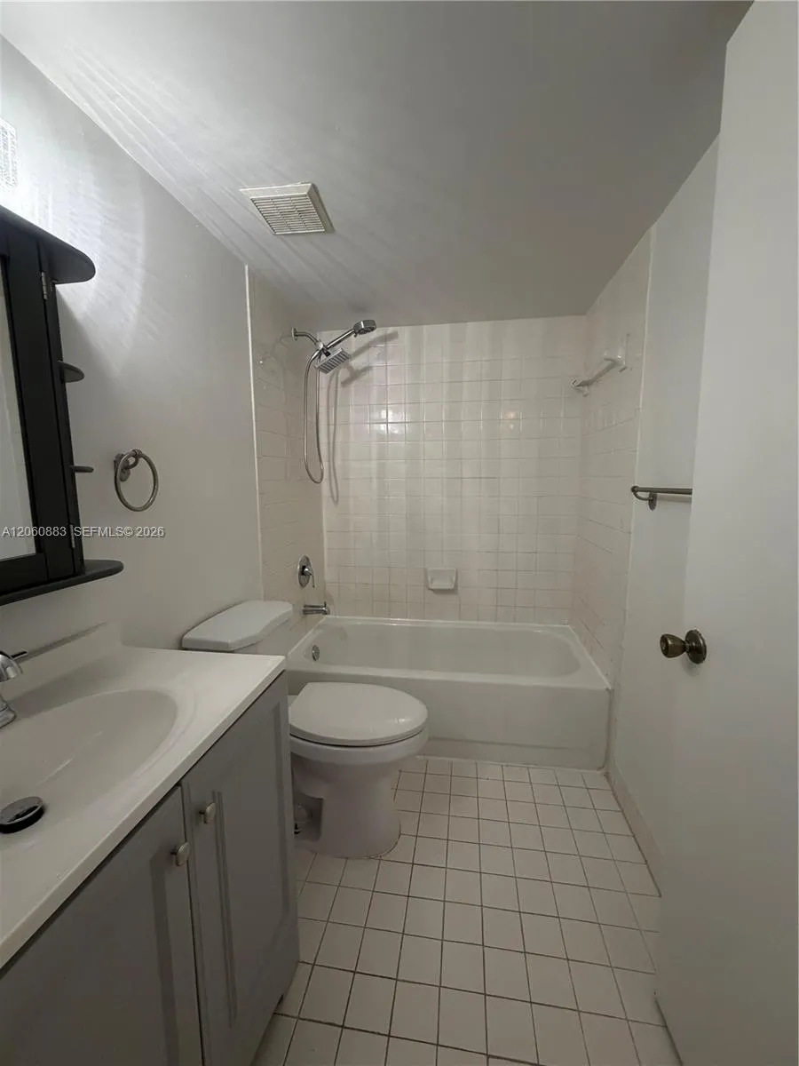 8205 Lake Dr #306 Doral, FL 33166