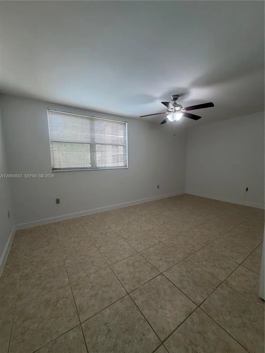 8205 Lake Dr #306 Doral, FL 33166