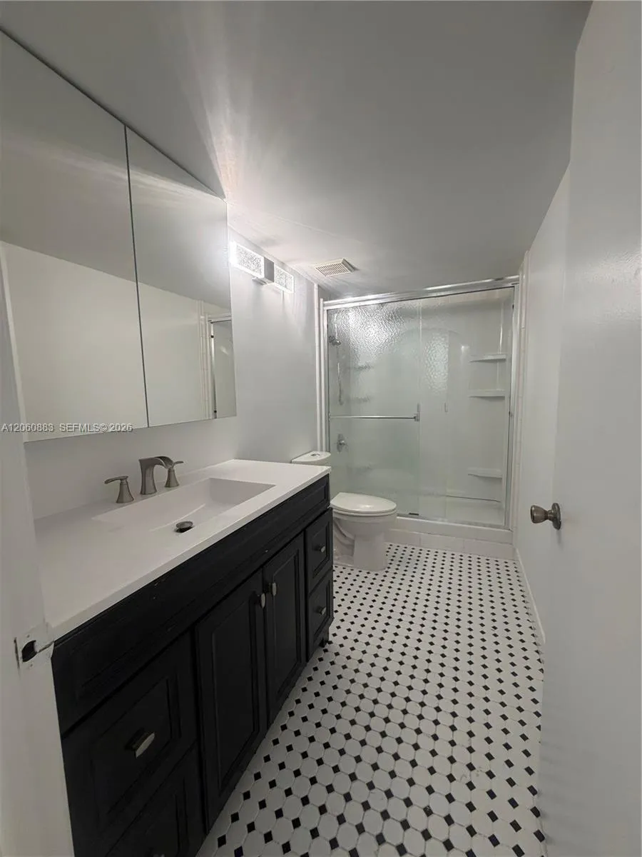 8205 Lake Dr #306 Doral, FL 33166