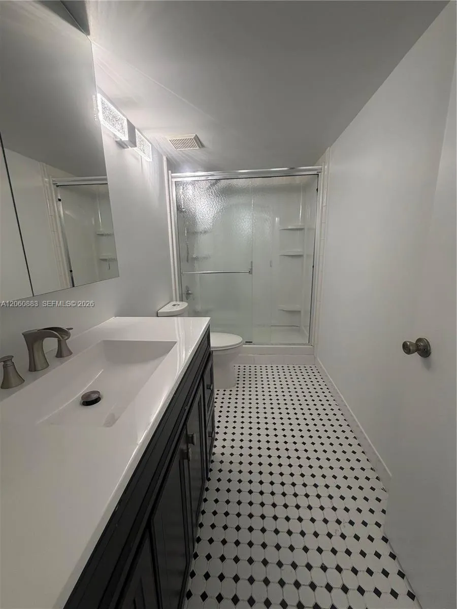 8205 Lake Dr #306 Doral, FL 33166