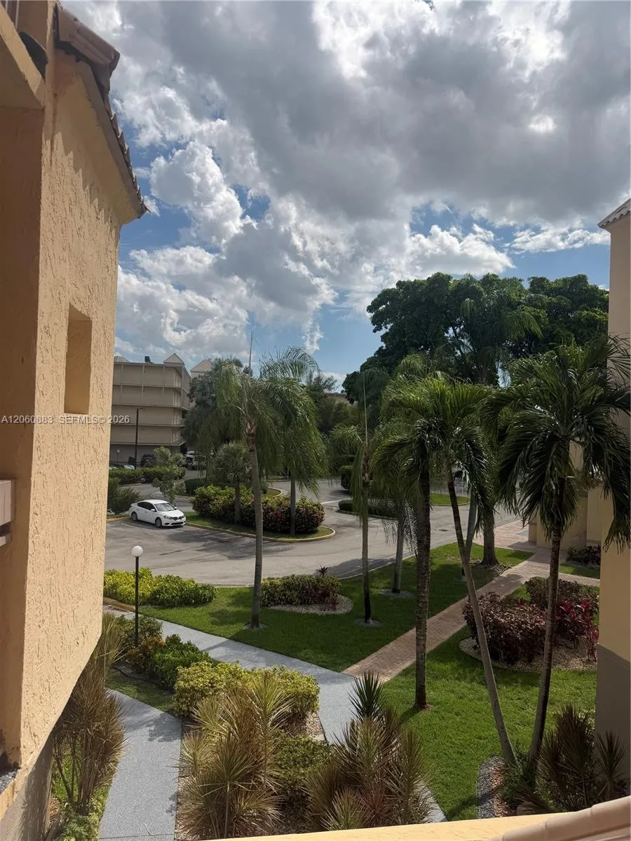 8205 Lake Dr #306 Doral, FL 33166