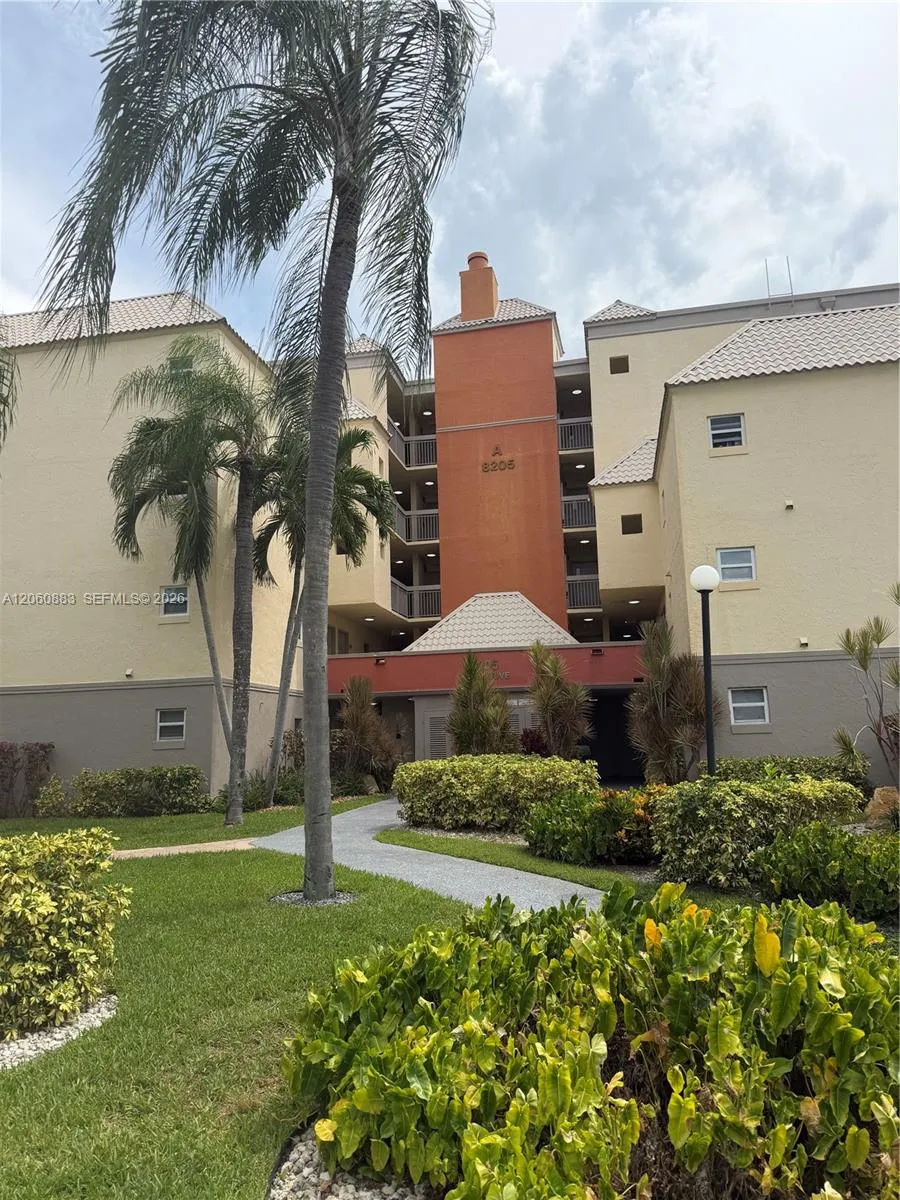 8205 Lake Dr #306 Doral, FL 33166