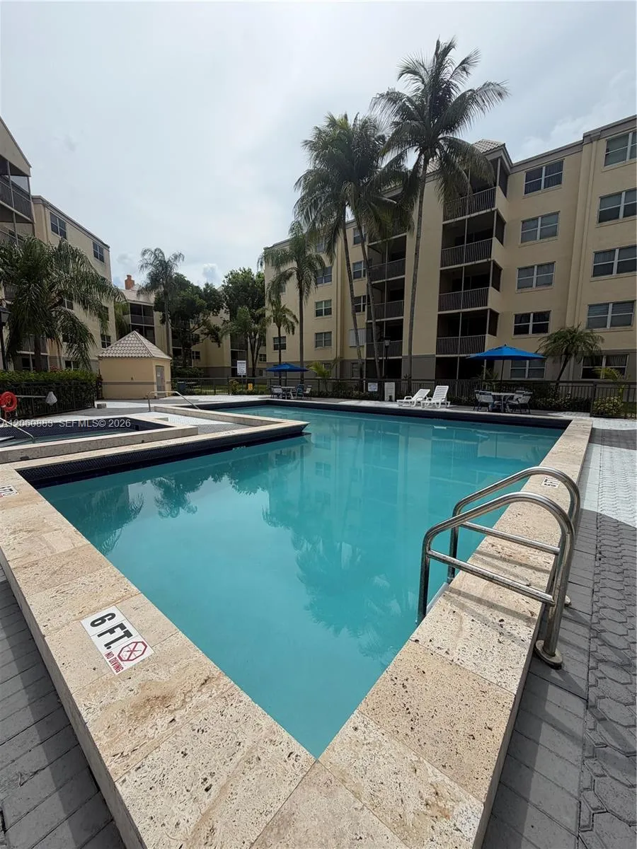 8205 Lake Dr #306 Doral, FL 33166