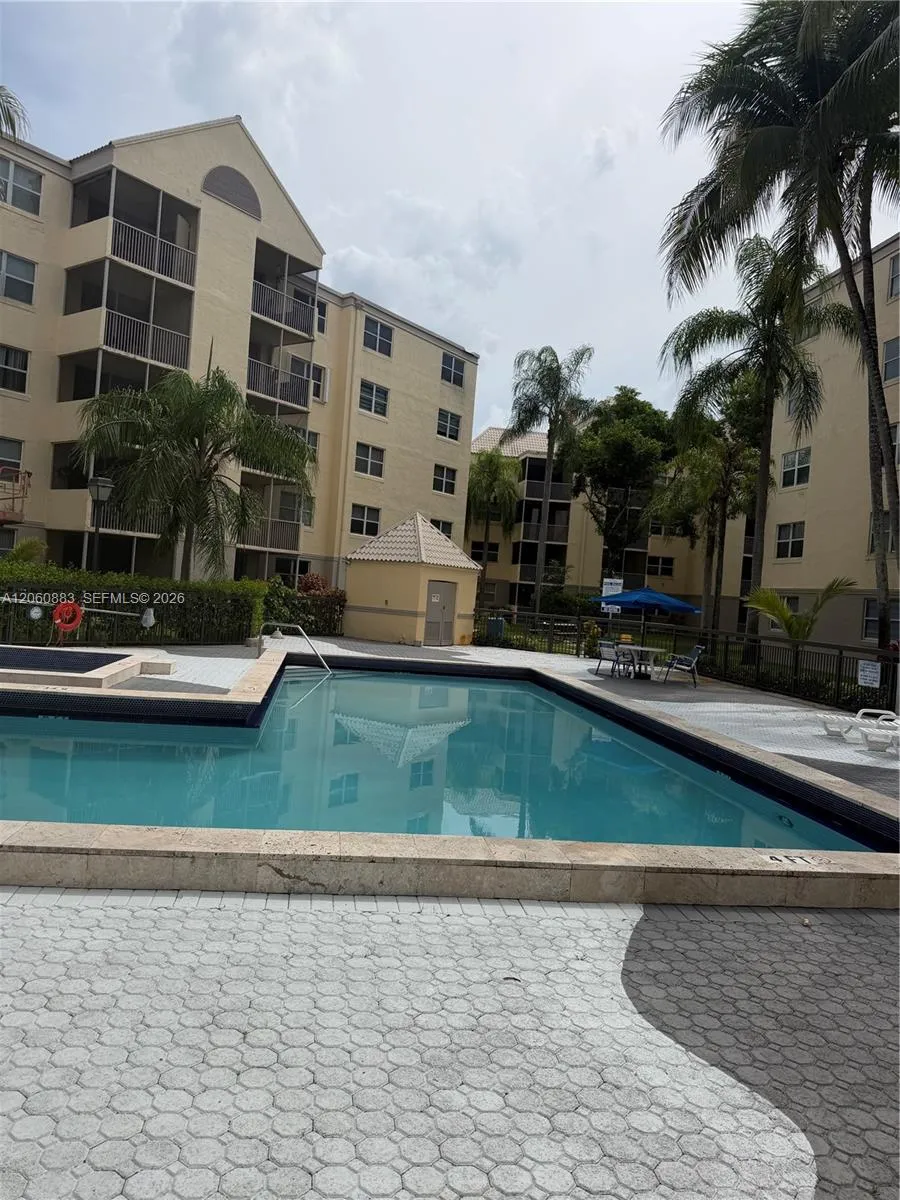 8205 Lake Dr #306 Doral, FL 33166