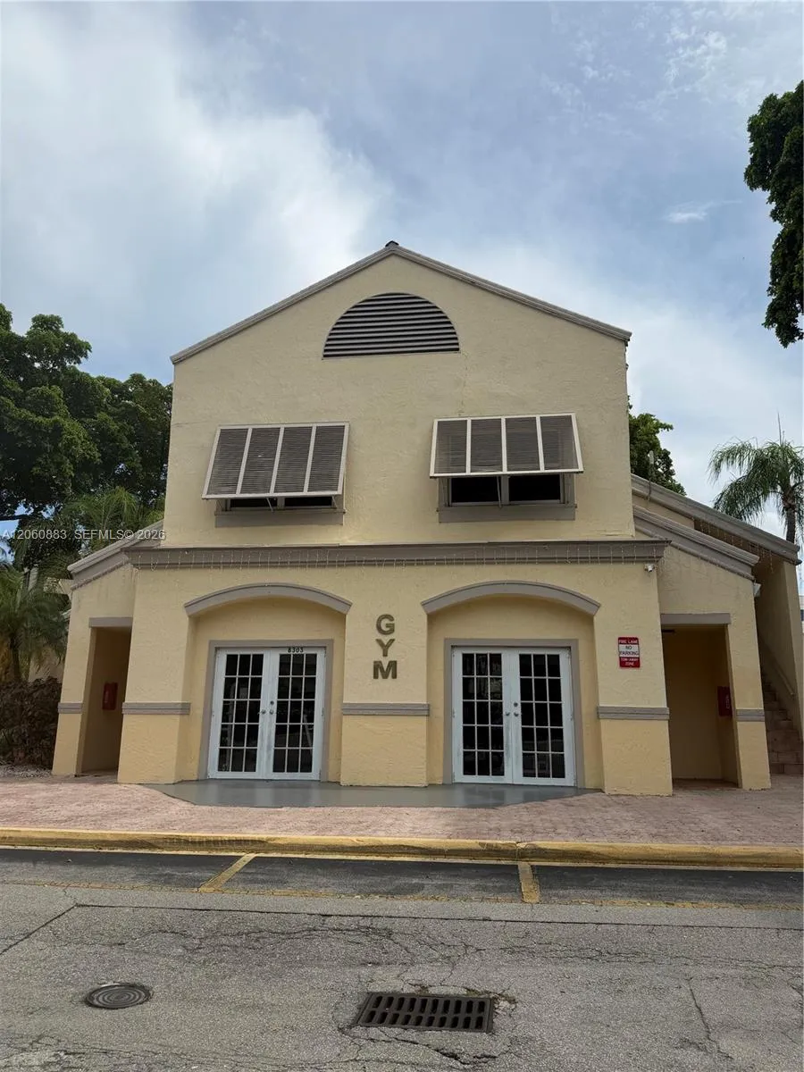 8205 Lake Dr #306 Doral, FL 33166