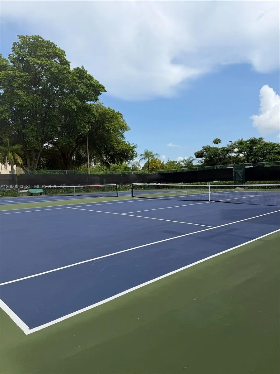 8205 Lake Dr #306 Doral, FL 33166