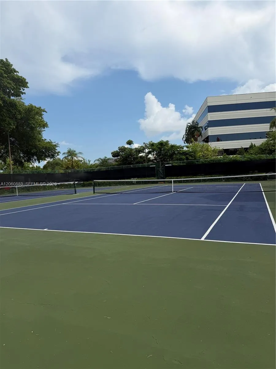 8205 Lake Dr #306 Doral, FL 33166