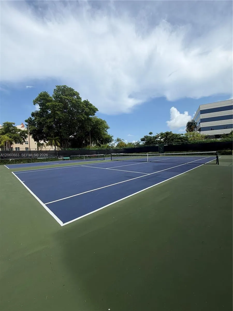 8205 Lake Dr #306 Doral, FL 33166