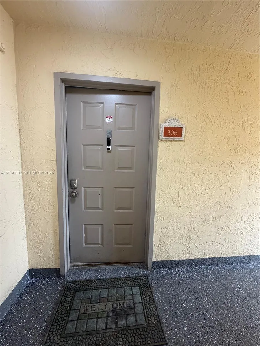 8205 Lake Dr #306 Doral, FL 33166