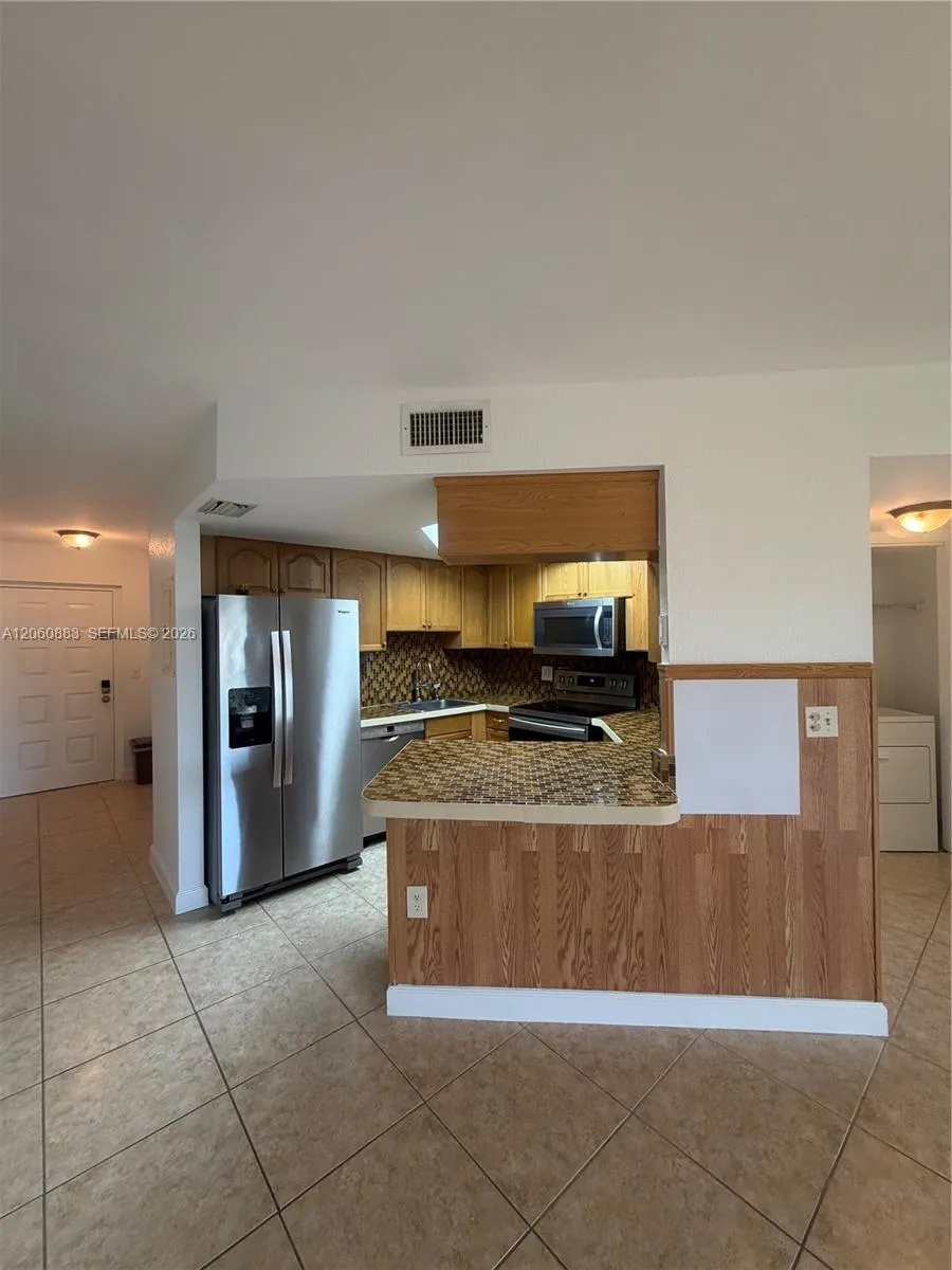8205 Lake Dr #306 Doral, FL 33166