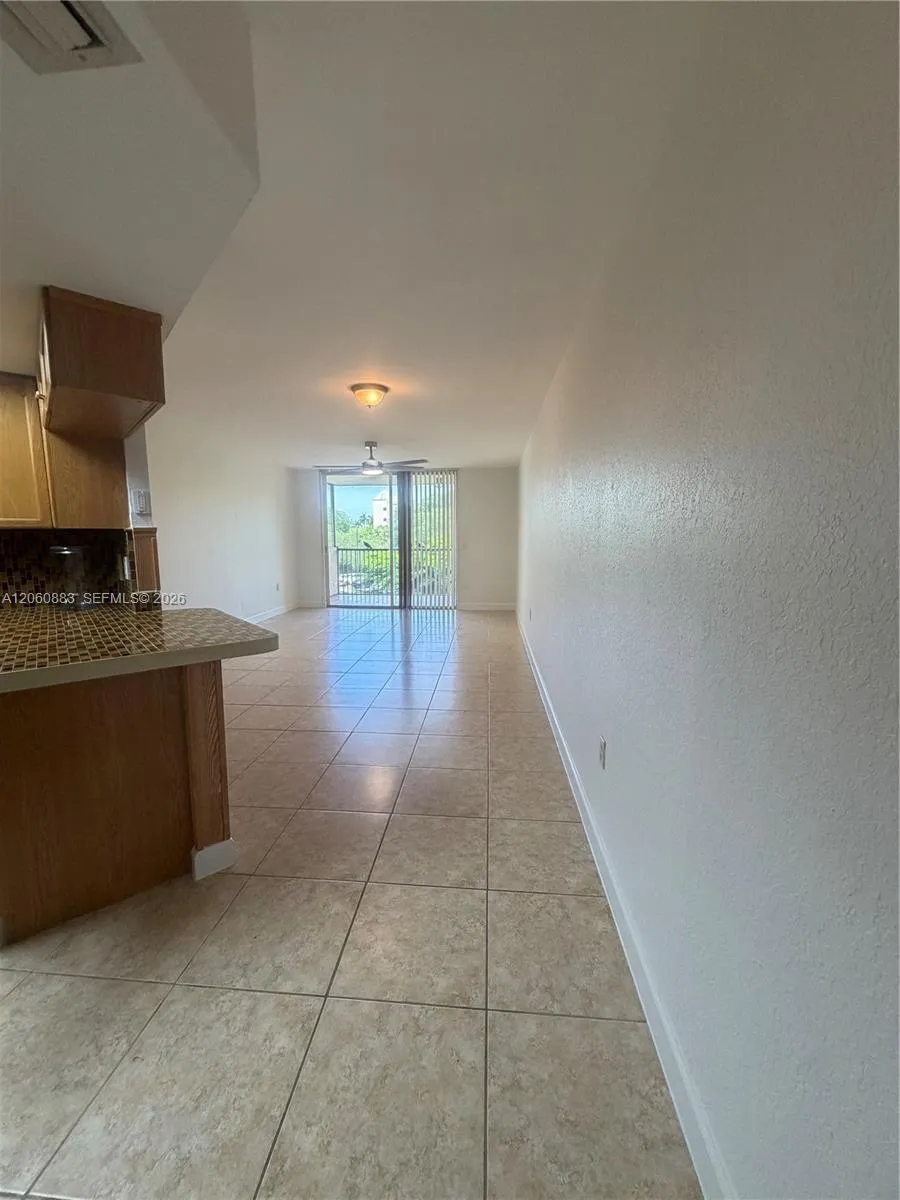 8205 Lake Dr #306 Doral, FL 33166