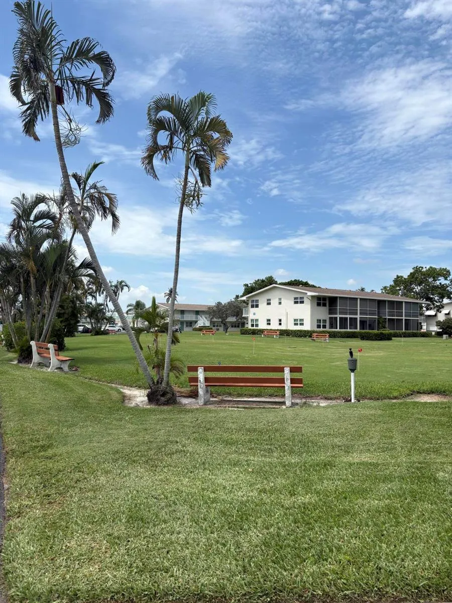 240 HORIZONS W #208 Boynton Beach, FL 33435