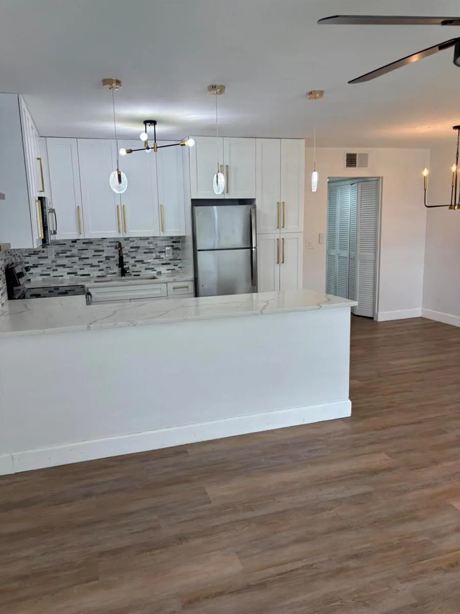 240 HORIZONS W #208 Boynton Beach, FL 33435